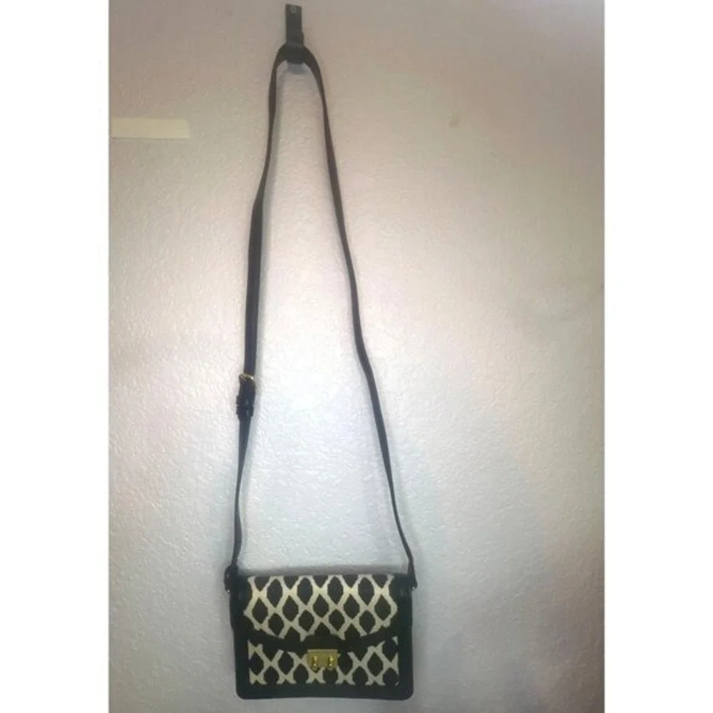 Vera Bradley Womens‎ Crossbody Bag Purse Geometric Ikat Print Flap Push Lock